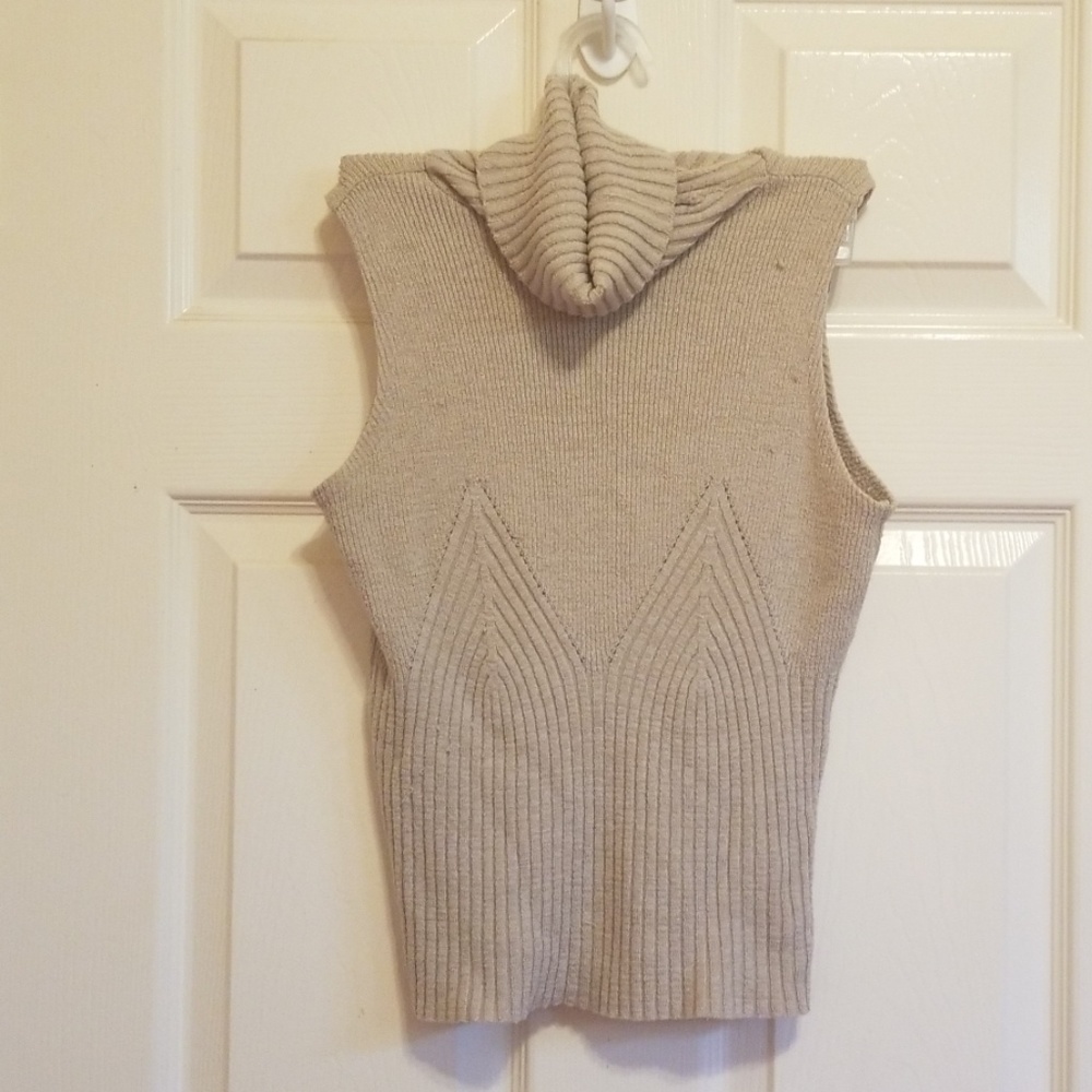 Sleeveless blouse